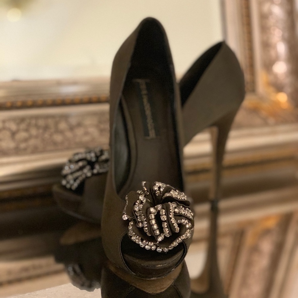 Steve Madden Luxe Crown Peep Toe Heel